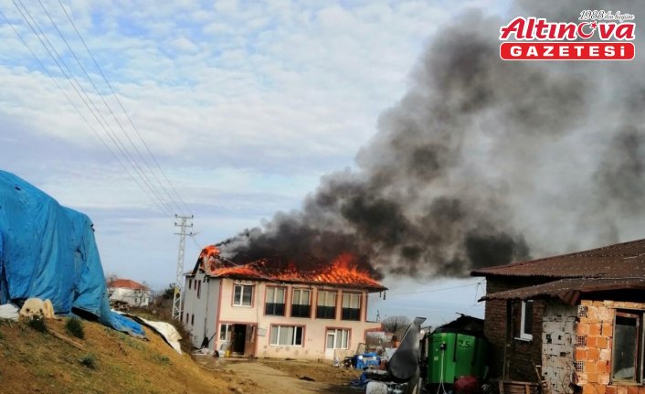 Sinop'ta evin çatısında çıkan yangın söndürüldü