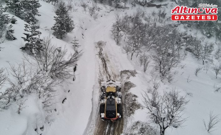 Sinop'ta kardan kapanan 173 köy yolunu açma çalışmaları sürüyor