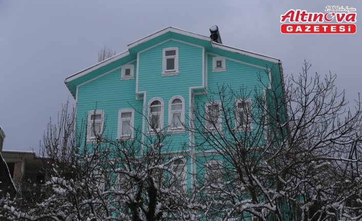Tarihi İnebolu evleri karla kaplandı