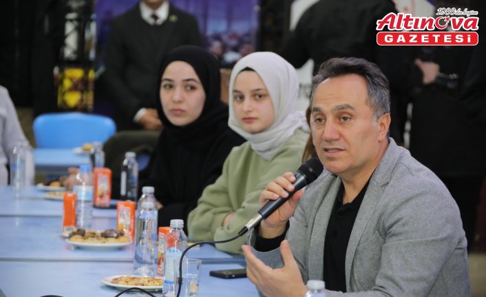 TOGÜ Rektörü Yılmaz, üniversite öğrencileriyle bir araya geldi