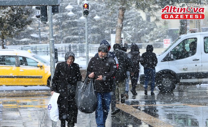 Tokat'ta kar yağışı etkisini sürdürüyor
