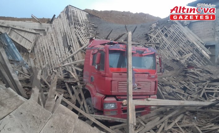 Tokat'ta garajın çatısı çöktü 1 işçi yaralandı