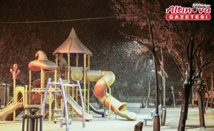 Tokat'ta kar yağışı etkili oluyor