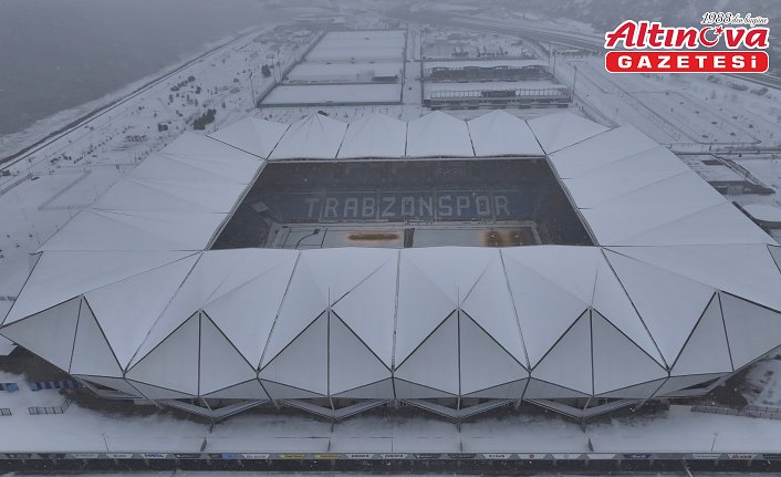 Trabzonspor-Gaziantep FK maçının oynanacağı Papara Park'ta kar yağışı etkili oluyor