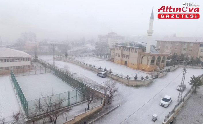 Yeşilyurt ve Başçiftlik ilçelerinde kar yağışı etkili oldu