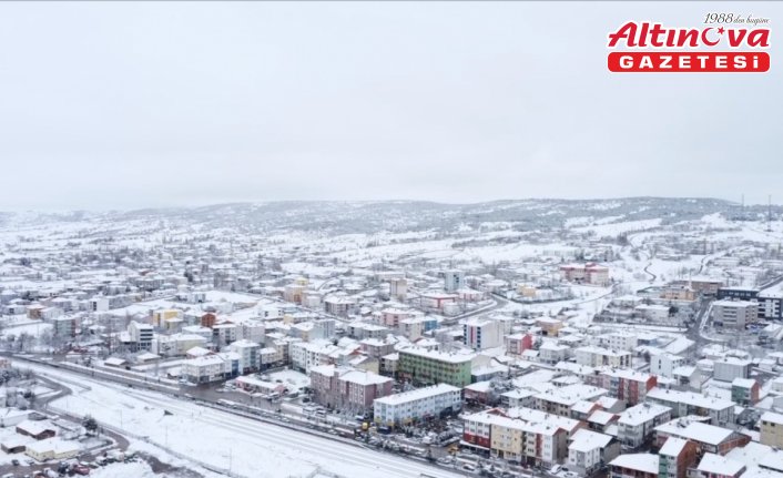 Yeşilyurt'ta kar yağışı dron ile görüntülendi