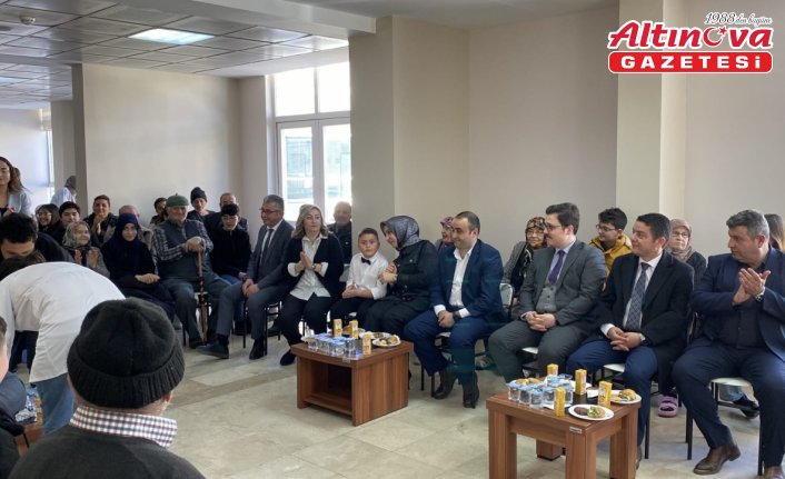 Zile'de ortaokul öğrencilerinden huzurevine ziyaret