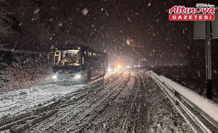 Zonguldak'ta kar yağışı ulaşımı olumsuz etkiliyor