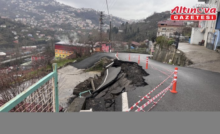 Zonguldak'ta heyelan nedeniyle mahalle yolunun bir kısmı çöktü