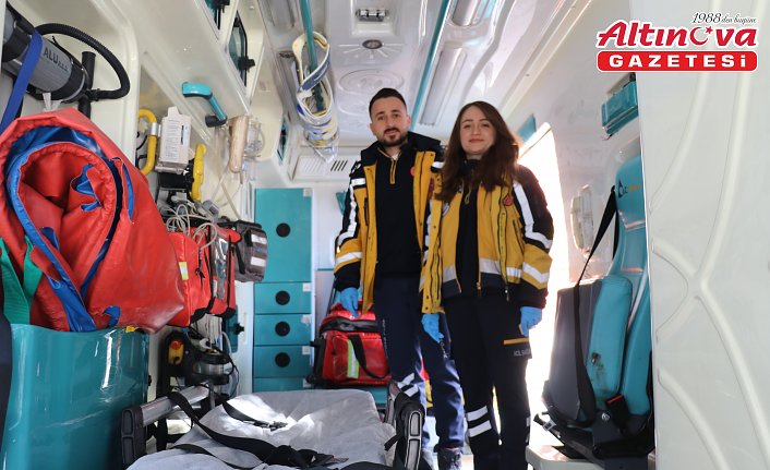 Acil tıp teknisyeni abla kardeş aynı ambulansta görev yapıyor
