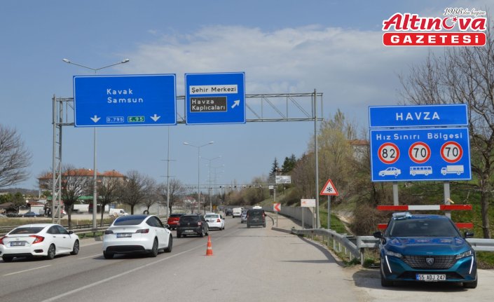 Ankara-Samsun kara yolu Havza geçişinde trafik yoğunluğu yaşanıyor