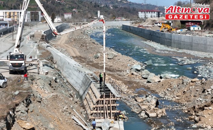 Arhavi'de Kapisre Deresi'nde ıslah çalışmaları devam ediyor