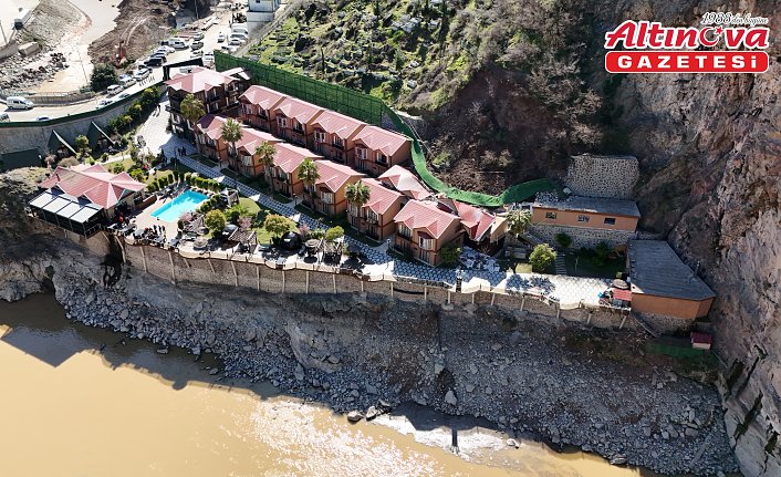 Artvin'de heyelan nedeniyle turistik tesisin bazı bölümleri yıkıldı