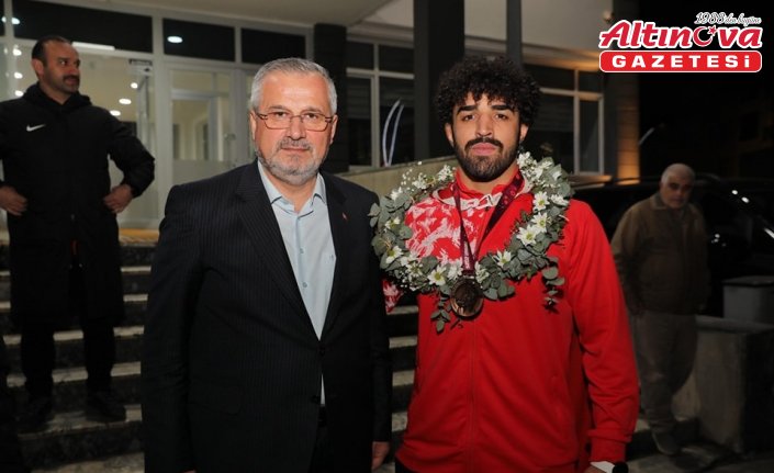 Avrupa Şampiyonasında 3 'üncü olan Güne memleketine geldi