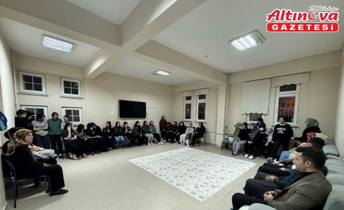 Bayat Kaymakamı Yüce öğrencilerle iftar yaptı