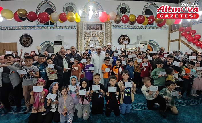 Çorum'da, ramazan ayı boyunca teravih namazına giden 293 çocuk ödüllendirildi