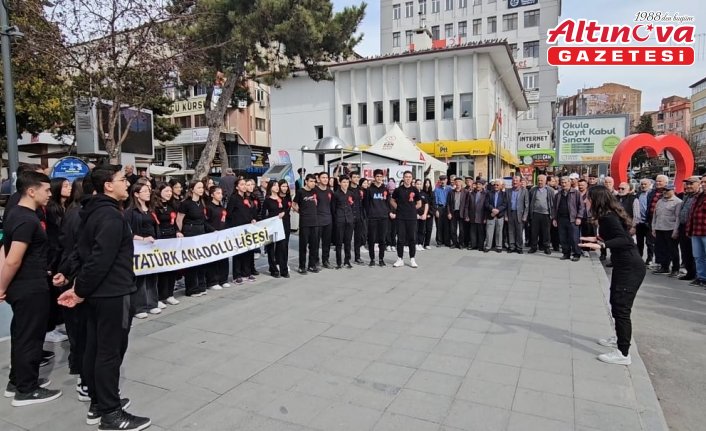 Çorum'da lise öğrencileri İstiklal Marşı oratoryosu sahneledi