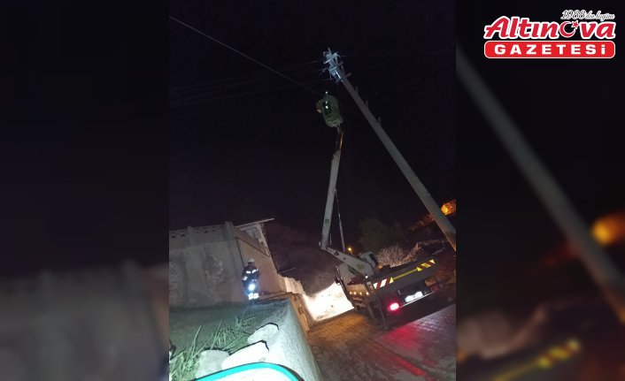 Çorum'da yangın çıkan leylek yuvası kullanılamaz hale geldi