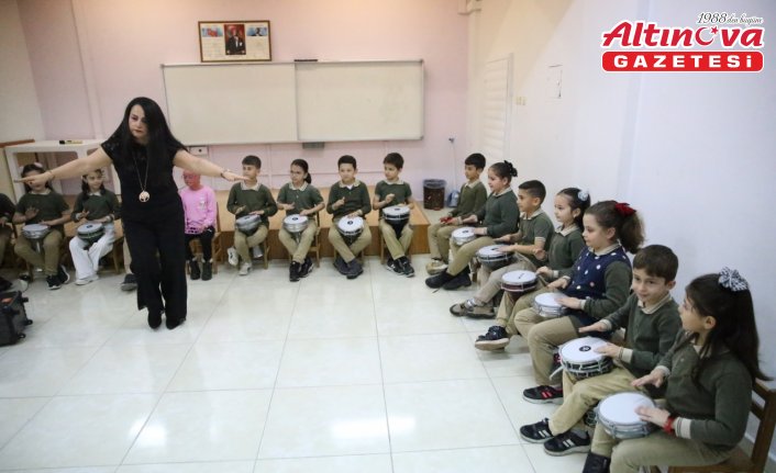 Darbukayı bidonla öğrenen ilkokul öğrencileri “Şenlik Grubu“nda bir araya geldi