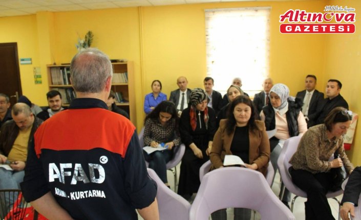 Dikmen’de kaymakamlık personeline afet farkındalık eğitimi verildi