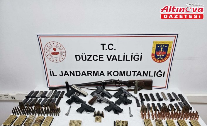 Düzce'de arı kovanlarına gizlenmiş kaçak silahlar ele geçirildi