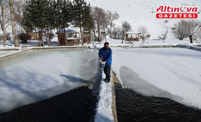 En lezzetli alabalık için dondurucu soğukta mesai