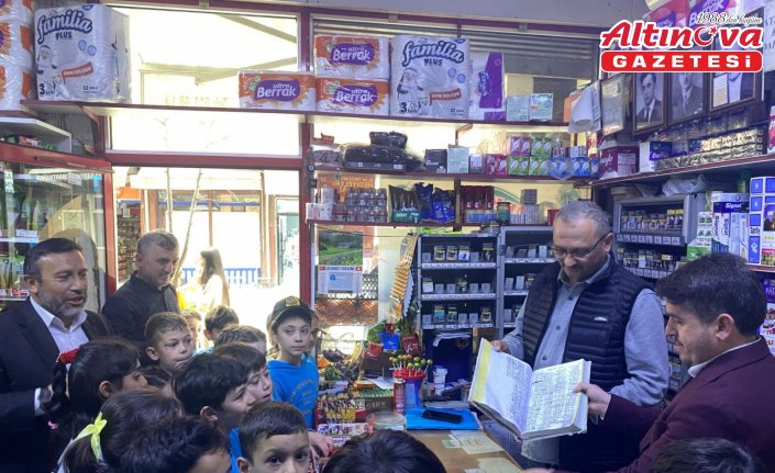 Espiye'de öğrenciler topladıkları parayla yedi ailenin bakkal borcunu ödedi