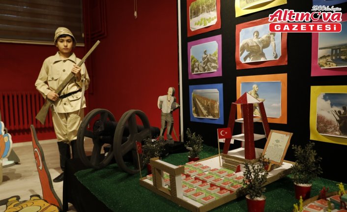 Geri dönüşüm malzemelerinden Çanakkale Şehitliği'nin maketini yaptı