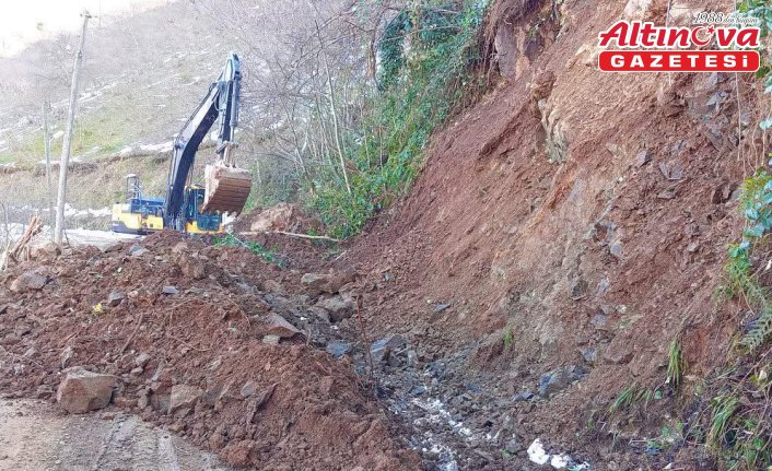Giresun'da eriyen karlar heyelanlara neden oldu