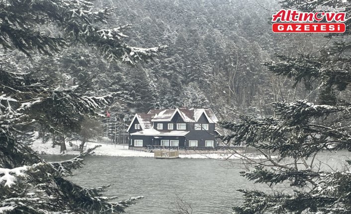 Gölcük Tabiat Parkı martta yağan karla farklı bir güzelliğe büründü