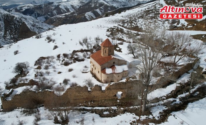 Gümüşhane'de tarihi İmera Manastırı'nda kar güzel görüntüler oluşturdu