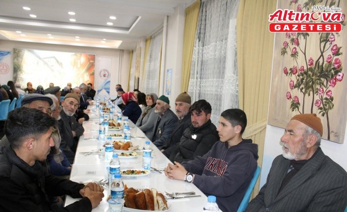 İskilip Kaymakamı Ramazan Polat şehit yakınları ve gazileri iftarda ağırladı