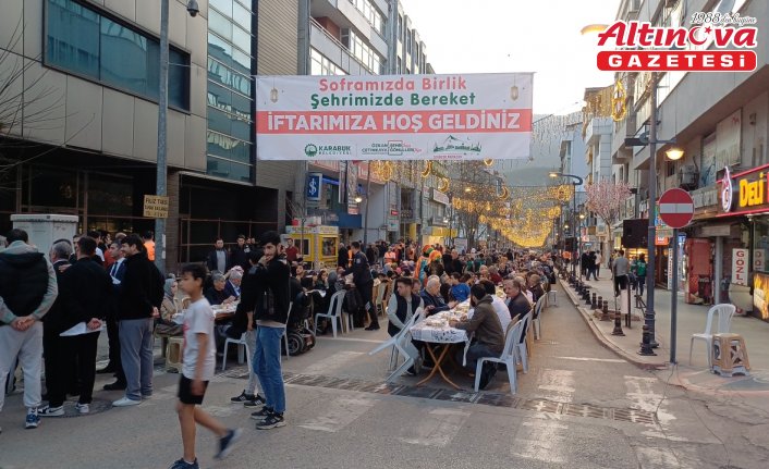 Karabük Belediyesi iftar programı düzenledi