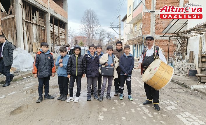 Kastamonu'da ortaokul öğrencileri maniler okuyarak ramazanın gelişini kutladı