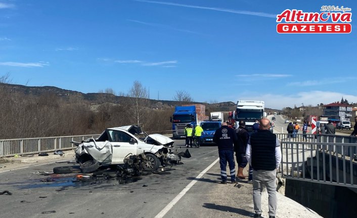 Kastamonu'da bariyerlere çarpan otomobilin sürücüsü hayatını kaybetti