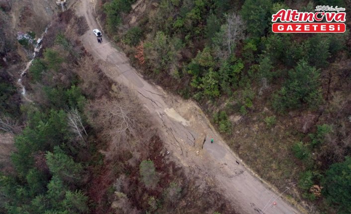 Kastamonu'da karların erimesinin ardından köy yolu çöktü