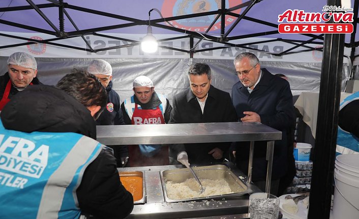 KAYMAKAM ALTINPINAR ve BAŞKAN KILIÇ, İFTAR ÇADIRINDA  VATANDAŞLAR İLE BİR ARAYA GELDİ