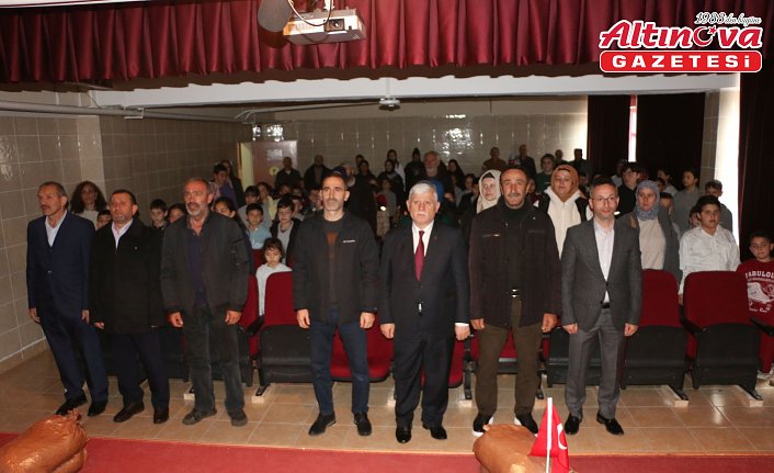 Of'ta öğrenciler Çanakkale Zaferi'nin 110. yılını kutladı