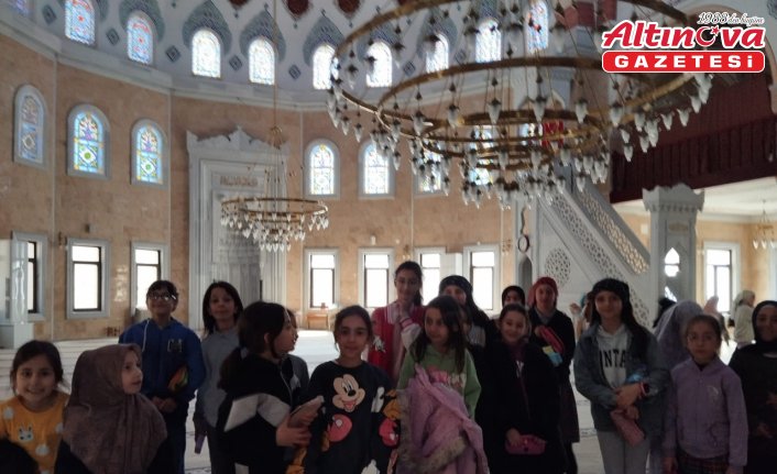 Of'ta “Genç Gönüllerle, Çocuk Gönüller Buluşuyor“ programı düzenlendi