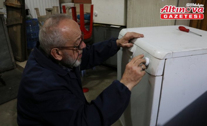 Ömrünü adadığı tamirciliği 45 yıldır ilk günkü heyecanla sürdürüyor