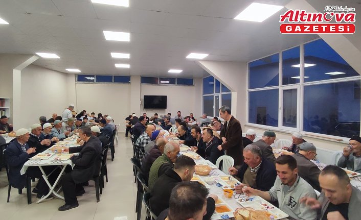 Ramazan boyunca tüm mahalle aynı sofrada buluştu