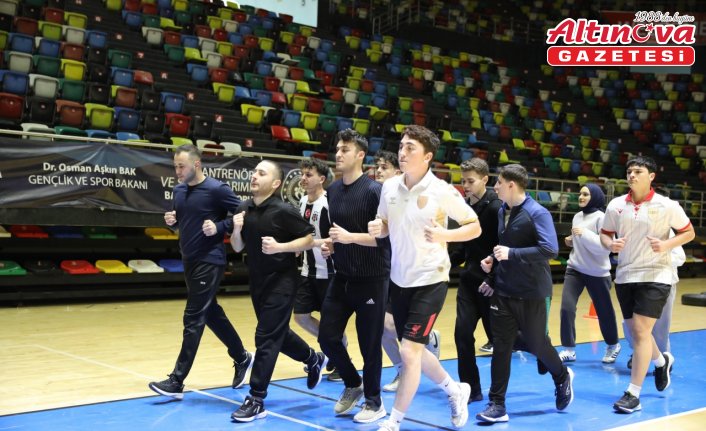 Samsun Büyükşehir Spor Akademisi gençleri mülakatlara hazırlıyor