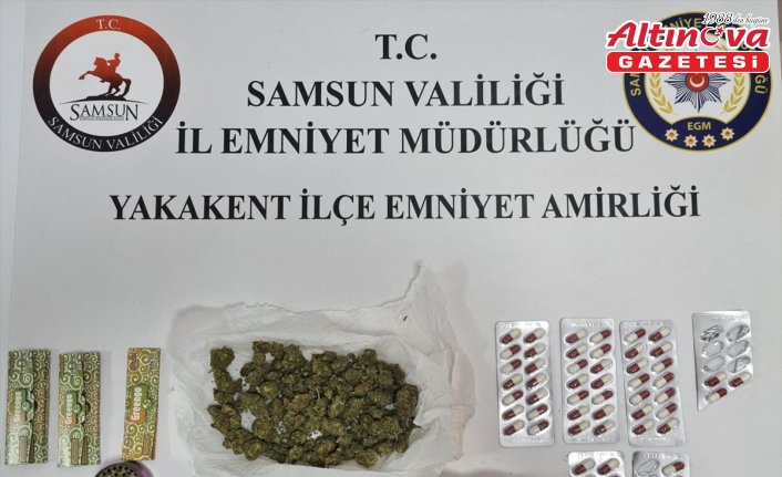 Yakakent'te otomobilin döşemesine zulalanmış uyuşturucu ele geçirildi