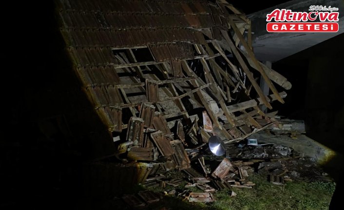 Sinop'ta 3 evin yıkıldığı heyelanda 2 kişi yaralı olarak kurtarıldı