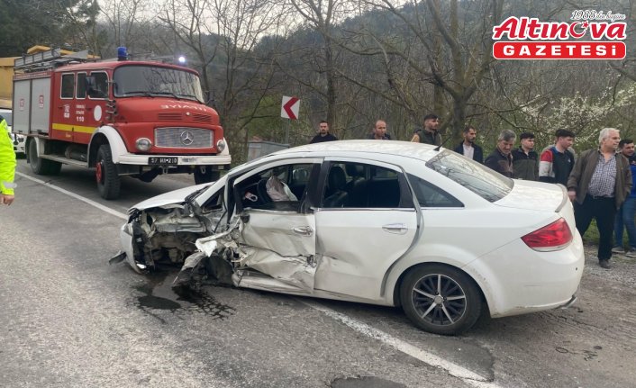 Sinop'ta iki otomobil çarpıştı, 7 kişi yaralandı