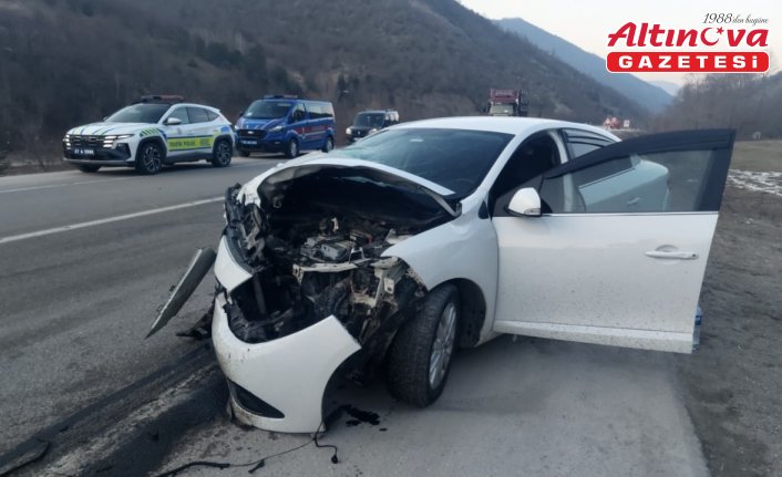 Sinop'ta iki otomobilin çarpışması sonucu 5 kişi yaralandı