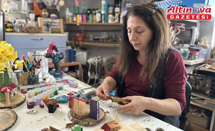 Tarih öğretmeni atık malzemelerle minyatür obje ve hediyelik eşyalar üretiyor