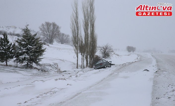 Tokat-Sivas kara yolunda kar ve tipi etkili oluyor