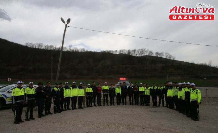 Tokat Valisi Köklü, Tokat-Niksar kara yolunda trafik denetimine katıldı