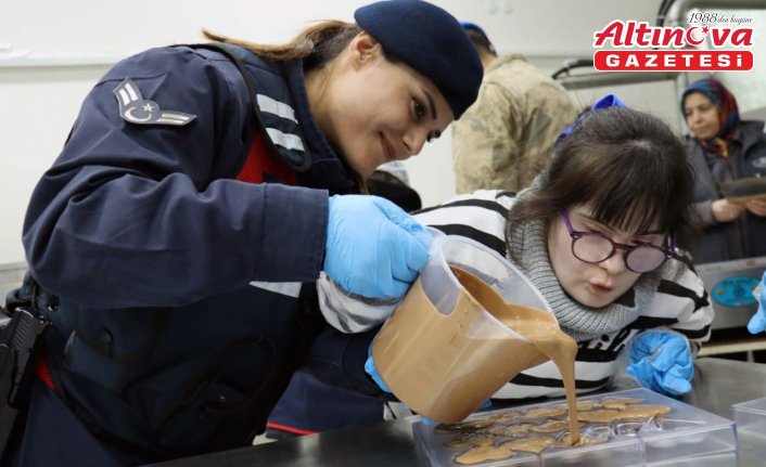 Tokat'ta down sendromlu çocuklar çikolata ve ekmek yaptı